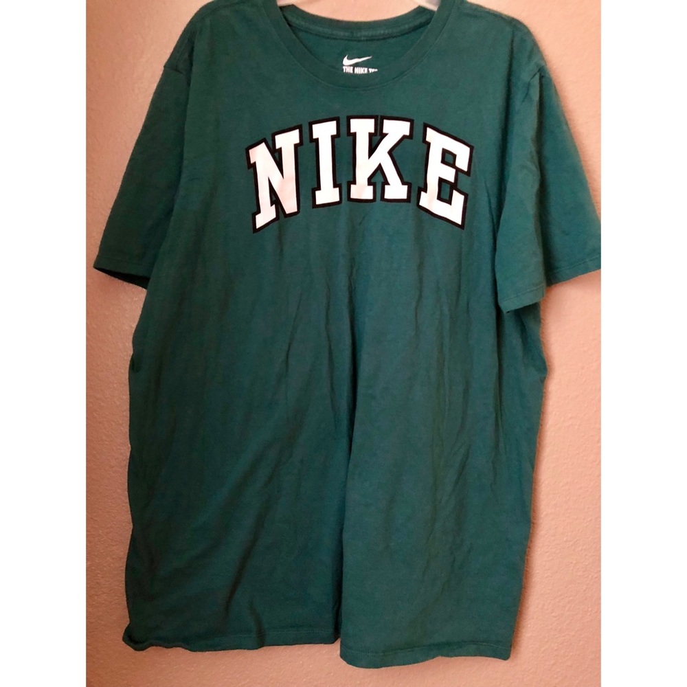 Men’s vintage Nike shirt
